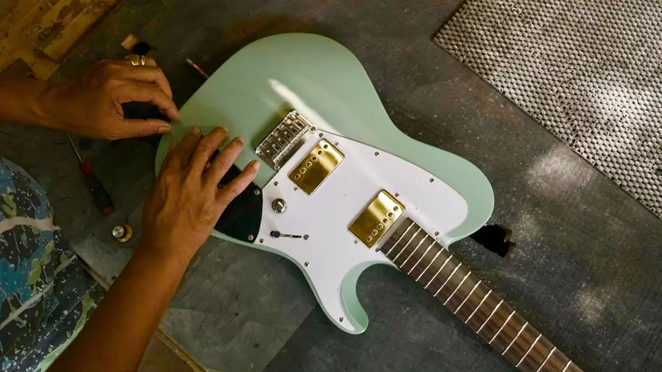 Gitar tamir masası
